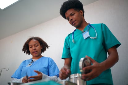 medical-team-working-on-patient-in-emergency-room-2023-11-27-05-04-48-utc