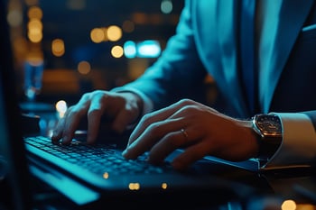 u6885682617_close-up_shot_of_an_executive_typing_on_a_compute_a3cba5f6-8b61-4896-b0be-ed5c3a230d0a_2